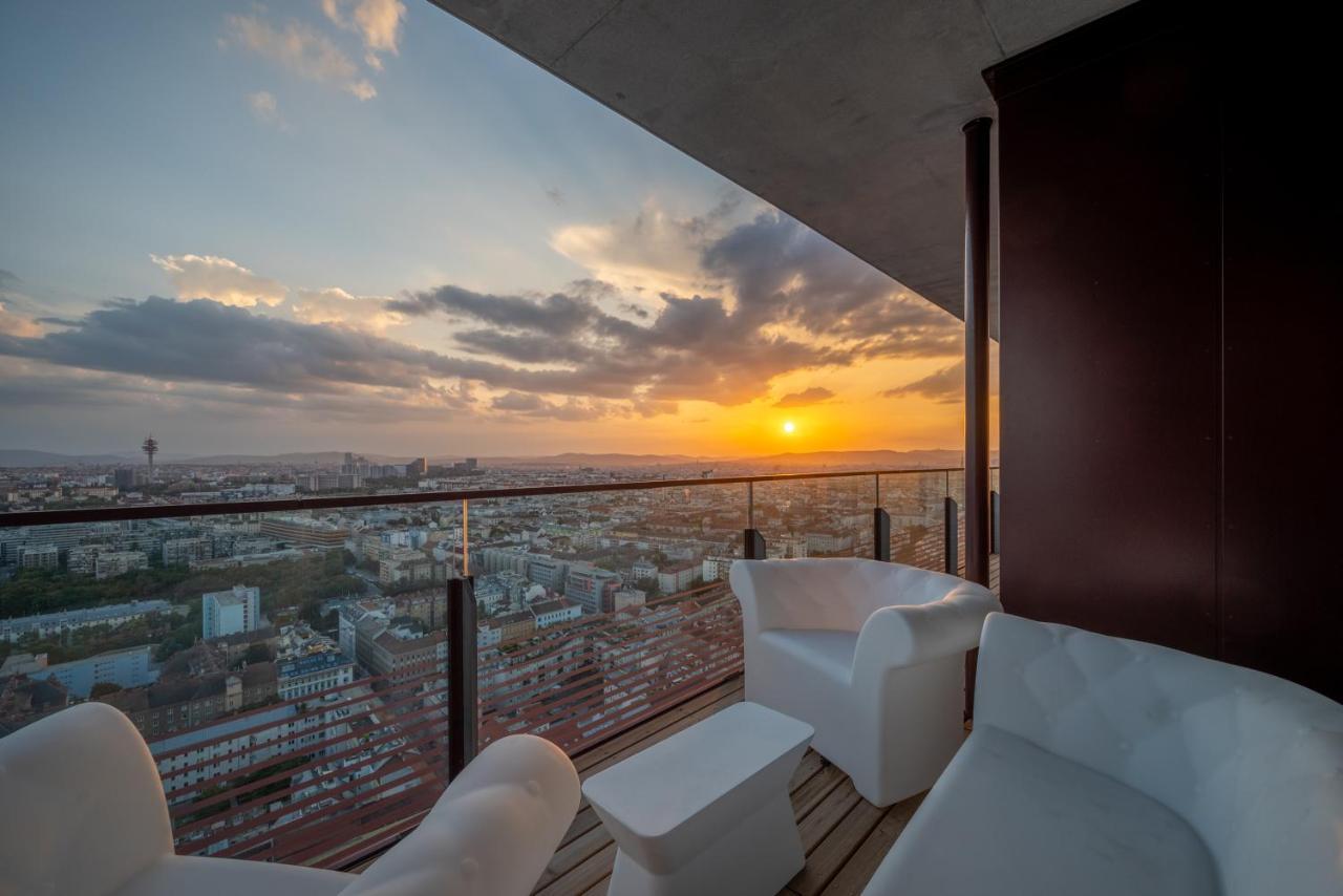 Exclusive 2Br Skyline Penthouse By Hm Apartment Vienna Exterior photo