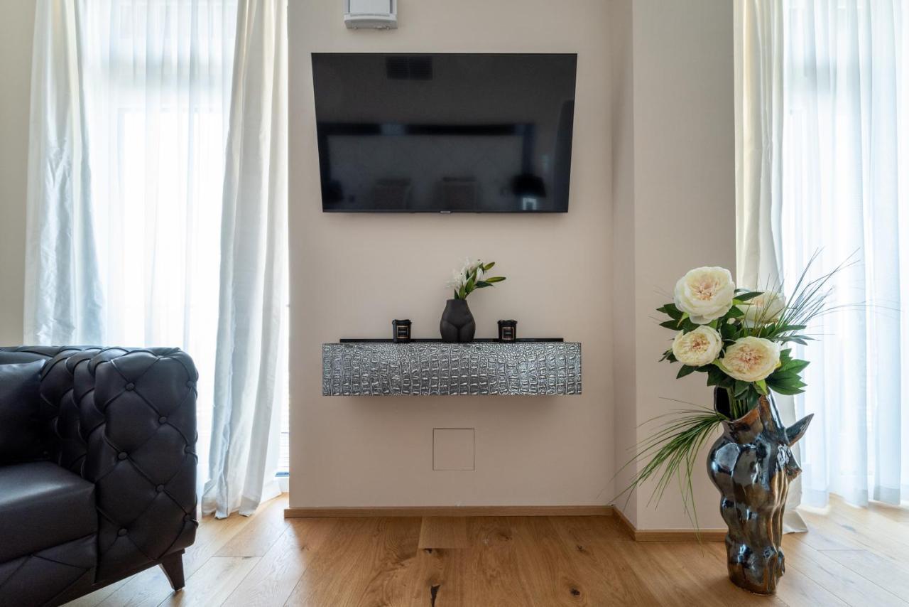 Exclusive 2Br Skyline Penthouse By Hm Apartment Vienna Exterior photo
