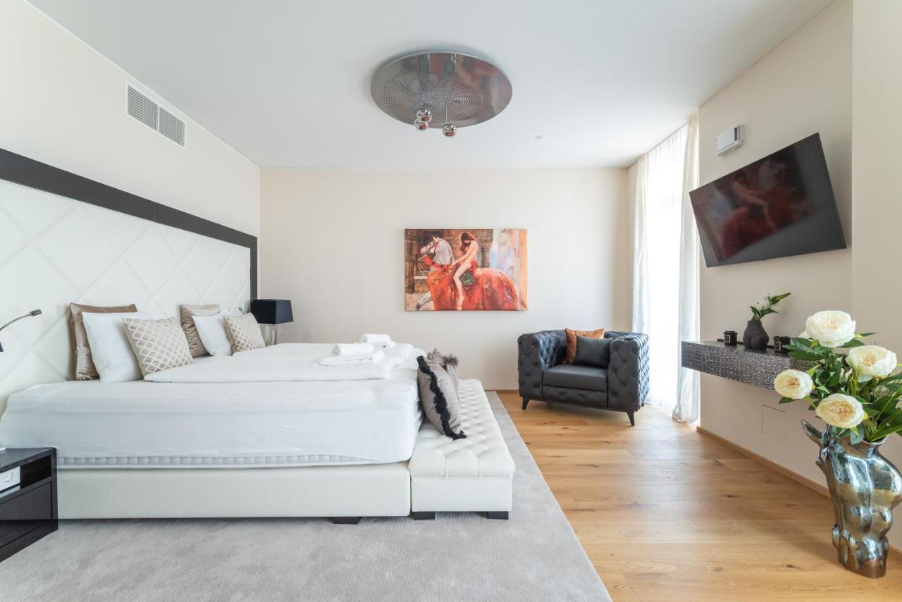 Exclusive 2Br Skyline Penthouse By Hm Apartment Vienna Exterior photo